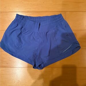 lululemon athletica Hotty Hot Athletic Shorts 2.5”
